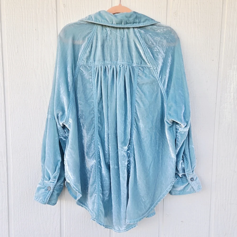 We The Free People Night Skies Oversized Velvet Button Down Pacific Breeze Small - Picture 3 of 8